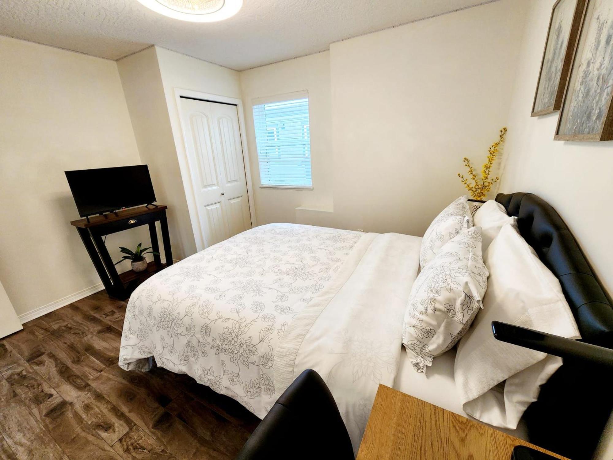 Adorable 1- Bedroom Suite In Langford Victoria Exterior foto